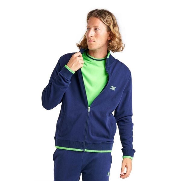 Męski dres ze stójką i zamkiem Welcome Back. Niebieskie komplety dresowe męskie LEONE 1947 APPAREL, l, bez wzorów, z dresówki. W wyprzedaży za 249.40 zł.