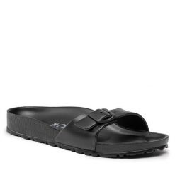 Klapki Birkenstock. Czarne klapki damskie Birkenstock, bez wzorów, bez obcasa, bez zapięcia. Za 219.99 zł.