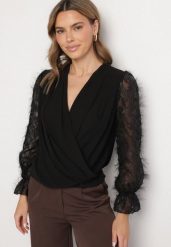 Czarna Bluzka z Kopertowym Dekoltem i Metaliczną Nicią Friliene. Czarne bluzki damskie Born2be, bez wzorów, eleganckie, bez kołnierzyka, bez ramiączek. Za 129.99 zł.