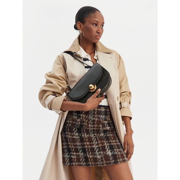 Torebka Furla. Czarne listonoszki damskie Furla, bez wzorów, bez dodatków. Za 987.99 zł.