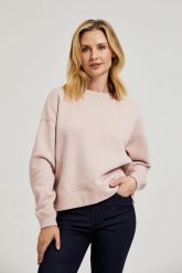 Bluza z długimi rękawami różowa. Czerwone bluzy damskie MOODO, m, bez wzorów, z bawełny, bez ramiączek, bez kaptura. W wyprzedaży za 44.99 zł.