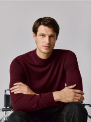 Sweter z wełny merino - bordowy. Czerwone swetry męskie Reserved, l, bez wzorów, z wełny, bez kołnierzyka, bez ramiączek. Za 199.99 zł.