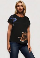 Czarny Klasyczny T-shirt z Bawełny Ozdobiony Nadrukiem i Cyrkoniami Kristinae. Czarne t-shirty damskie Born2be, l, z aplikacjami, z bawełny, klasyczne, bez kołnierzyka, bez ramiączek. Za 29.99 zł.