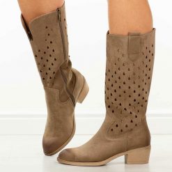 Beżowe ażurowe kozaki damskie na obcasie Potocki 12753. Brązowe kozaki damskie POTOCKI, na jesień, w ażurowe wzory, z jeansu, bez obcasa, na obcasie, bez zapięcia. Za 269.00 zł.