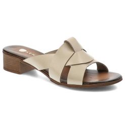 Beżowe Klapki Armodo Wygodne Obuwie Damskie. Brązowe klapki damskie Armodo, na lato, bez wzorów, z jeansu, eleganckie, bez obcasa, na obcasie, bez zapięcia. Za 219.00 zł.