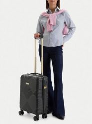 Nine West Walizka kabinowa CEO-NW-S-001-09 BLACK Czarny. Czarne walizki damskie Nine West, bez wzorów, z tworzywa sztucznego. Za 299.99 zł.