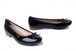 RIEKER 51950-00 black, baleriny damskie. Czarne balerinki damskie Rieker, bez wzorów, bez obcasa, na obcasie, bez zapięcia. Za 289.90 zł.