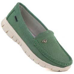 Skórzane półbuty damskie komfortowe zielone Jezzi 7075. Zielone półbuty damskie Jezzi, bez wzorów, ze skóry, bez obcasa, bez zapięcia. Za 179.99 zł.