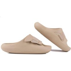 Klapki plażowe damskie Crocs Mellow Recovery. Brązowe klapki damskie Crocs, bez wzorów, sportowe, bez obcasa, bez zapięcia. Za 297.61 zł.