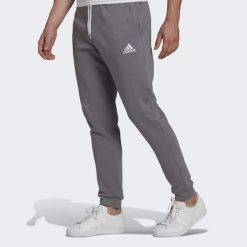 Spodnmie do piłki nożnej męskie Adidas Entrada 22 Sweat Pants. Szare spodnie sportowe męskie Adidas, m, bez wzorów, z bawełny, do piłki nożnej. Za 130.99 zł.