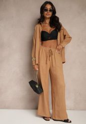 Ciemnobeżowy Komplet z Bawełny Koszula i Spodnie Wide Leg Amaddie. Brązowe koszule damskie Renee, bez wzorów, z bawełny, eleganckie, bez kołnierzyka, bez ramiączek. Za 74.99 zł.