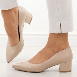 Beżowe s128 skórzane Polskie czółenka damskie na obcasie Prestige 2235/obl. Brązowe czółenka damskie Prestige, na jesień, bez wzorów, z materiału, casualowe, bez obcasa, na obcasie, bez zapięcia. Za 419.00 zł.