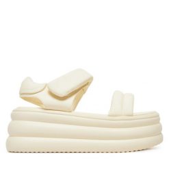 Sandały GOE. Sandały damskie GOE, bez wzorów, bez obcasa, na koturnie, bez zapięcia. Za 279.99 zł.