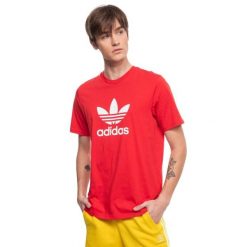 Koszulka turystyczna męska Adidas Trefoil. Czerwone koszulki sportowe męskie Adidas, m, bez wzorów, z bawełny, bez ramiączek, trekkingowe. Za 92.00 zł.