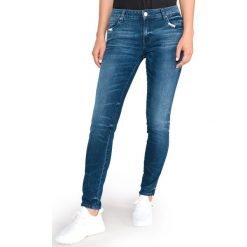Guess Ultra Curve Dżinsy Niebieski. Niebieskie jeansy damskie Guess, z aplikacjami, z bawełny. Za 409.95 zł.