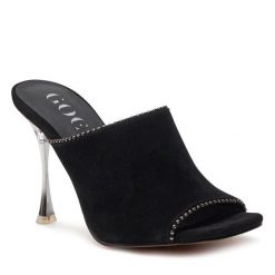 Klapki GOE. Czarne klapki damskie GOE, bez wzorów, bez obcasa, bez zapięcia. Za 369.99 zł.
