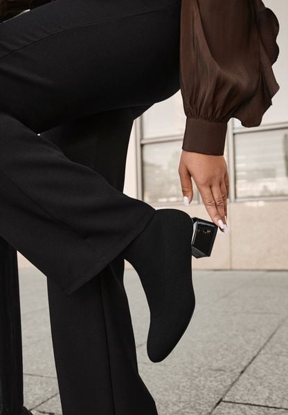 Czarne Botki Vices na Stożkowym Obcasie ze Skarpetkową Cholewką Aturrie. Czarne botki damskie Born2be, bez wzorów, z jeansu, eleganckie, bez obcasa, na obcasie, bez zapięcia. Za 119.99 zł.