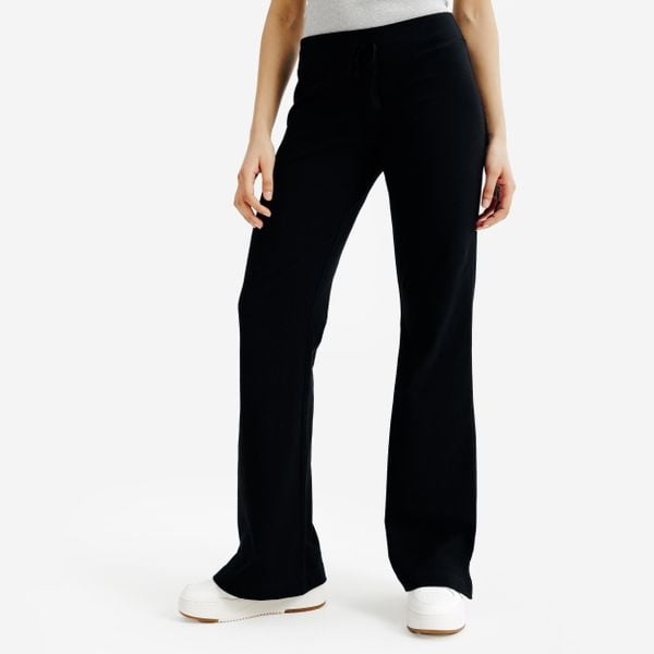 Rozszerzane legginsy damskie Elementals. Czarne legginsy damskie Decathlon, bez wzorów, z bawełny. Za 89.99 zł.