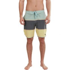 Spodenki plażowe męskie FUNDANGO Neal Boardshort. Czerwone szorty męskie FUNDANGO, bez wzorów, z bawełny, sportowe. W wyprzedaży za 120.08 zł.