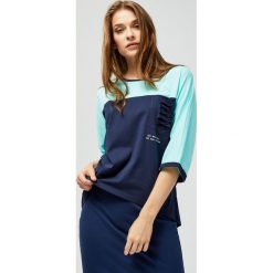 Bluzka bawełniana typu nietoperz. Zielone bluzki damskie MOODO, xs, bez wzorów, z bawełny, bez kołnierzyka, bez ramiączek. Za 5.99 zł.