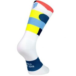 Skarpetki Sporcks Madonna. Czerwone skarpetki damskie SPORCKS, bez wzorów, z nylonu. Za 151.50 zł.