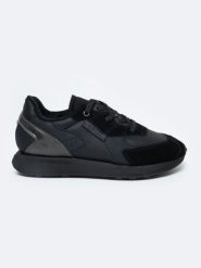 Sneakersy męskie ze skóry naturalnej czarne OO174297 906. Czarne buty sportowe męskie BIG STAR, bez wzorów, z materiału, bez zapięcia, na fitness i siłownię. W wyprzedaży za 209.99 zł.