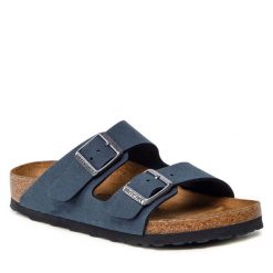 Klapki Birkenstock. Szare klapki damskie Birkenstock, bez wzorów, bez obcasa, bez zapięcia. Za 329.99 zł.