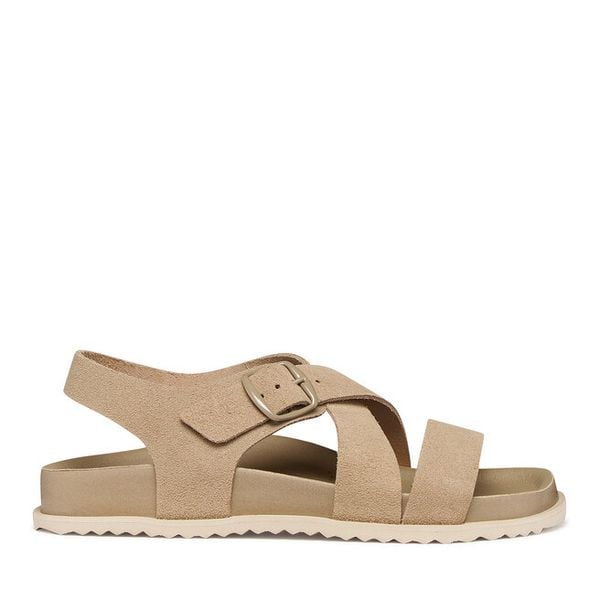 Sandały Geox. Brązowe sandały damskie Geox, bez wzorów, bez obcasa, na płaskiej podeszwie, bez zapięcia. Za 303.99 zł.