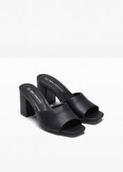Klapki. Czarne klapki damskie bonprix, bez wzorów, bez obcasa, na obcasie, bez zapięcia. Za 112.99 zł.