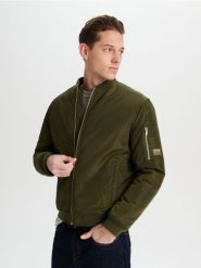 Kurtka bomberka - khaki. Brązowe kurtki męskie Sinsay, l, z aplikacjami, bez kaptura. W wyprzedaży za 39.99 zł.