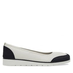 Baleriny Clara Barson. Białe balerinki damskie Clara Barson, bez wzorów, bez obcasa, bez zapięcia. Za 79.99 zł.