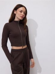 Bluza z wysoką stójką - ciemnobrązowy. Brązowe bluzy damskie Reserved, l, bez wzorów, z bawełny, bez ramiączek, bez kaptura. Za 89.99 zł.
