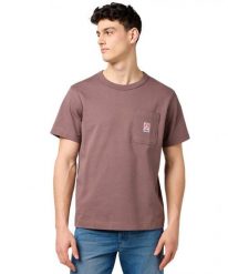 MESKA KOSZULKA WRANGLER CJ POCKET TEE PEPPERCORN 112371500. T-shirty męskie Wrangler, xl, bez wzorów, bez kołnierzyka, bez ramiączek. Za 79.99 zł.
