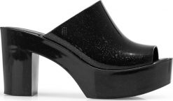 Melissa Klapki Melissa Mule Ad M32233-AL349. Klapki damskie Melissa, bez wzorów, sportowe, bez obcasa, bez zapięcia. Za 377.30 zł.