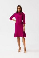 Elegancka sukienka z wiązaniem przy dekolcie i falbaną śliwka. Sukienki damskie Stylove, do pracy, xl, bez wzorów, biznesowe, bez kołnierzyka, bez ramiączek. Za 309.00 zł.