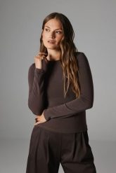 BLUZKA SUZIE BRĄZOWA XS - Flawless. Brązowe bluzki damskie Flawless, xs, bez wzorów, z materiału, klasyczne, bez kołnierzyka, bez ramiączek. Za 265.00 zł.