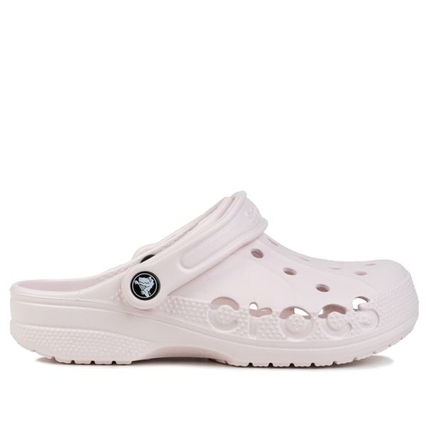 Klapki damskie na basen Crocs BAYA. Czerwone klapki damskie Crocs, bez wzorów, sportowe, bez obcasa, bez zapięcia. W wyprzedaży za 189.00 zł.