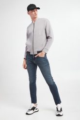 Jeansy męskie EMPORIO ARMANI. Jeansy męskie Emporio Armani, z jeansu. W wyprzedaży za 603.85 zł.