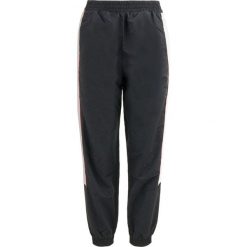 Only Play Loose Damskie spodnie sportowe, XS. Fioletowe spodnie dresowe damskie ONLY, bez wzorów, sportowe, długie. Za 162.99 zł.