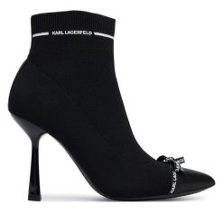 Botki KARL LAGERFELD. Czarne botki damskie KARL LAGERFELD, bez wzorów, bez obcasa, na szpilce, bez zapięcia. Za 834.99 zł.