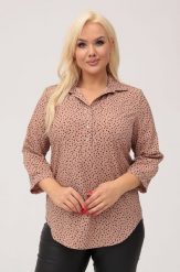 Elegancka brązowa koszula z kołnierzykiem w czarne kropki PLUS SIZE XXL. Brązowe koszulki sportowe damskie Nasi partnerzy, plus size, bez wzorów, z poliesteru, bez ramiączek. Za 199.90 zł.