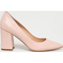 Solo Femme - Czółenka. Czerwone czółenka damskie Solo Femme, bez wzorów, z materiału, bez obcasa, na obcasie, bez zapięcia. W wyprzedaży za 239.90 zł.