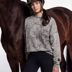 Bluza z końmi GALOP WEAR Wild Motion. Szare bluzy damskie GALOP WEAR, uniwersalny, bez wzorów, z bawełny, sportowe, bez ramiączek, bez kaptura. W wyprzedaży za 359.00 zł.