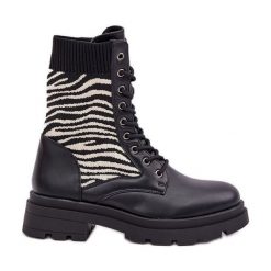 Botki Workery Damskie Ze Skarpetą Zebra Czarne. Czarne botki damskie bez wzorów, ze skóry, eleganckie, bez obcasa, bez zapięcia. Za 114.06 zł.