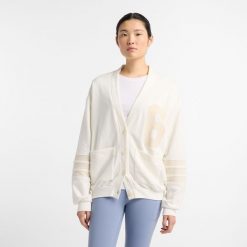 Kardigan damski New Balance WT51515SST – beżowy. Brązowe kardigany damskie New Balance, m, bez wzorów, z bawełny, bez kołnierzyka. Za 249.99 zł.