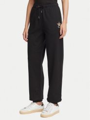 Guess Jeans Spodnie dresowe W6BB37 K6898 Czarny Relaxed Fit. Czarne spodnie sportowe damskie Guess Jeans, z aplikacjami, z bawełny. Za 299.99 zł.