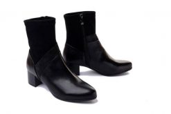 CAPRICE 25319-41 019 black combination, botki damskie. Czarne botki damskie Caprice, na zimę, bez wzorów, z polaru, bez obcasa, na obcasie, bez zapięcia. Za 439.90 zł.