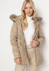 Beżowa Kurtka Parka ze Ściągaczem i Kapturem z Futerkiem Kathateia. Brązowe kurtki damskie Born2be, na zimę, l, bez wzorów, z materiału. Za 269.99 zł.