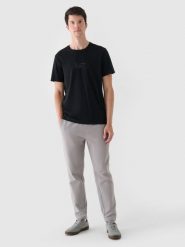 4F T-shirt regular z nadrukiem męski - czarny L. Czarne t-shirty męskie 4F, l, bez wzorów, z bawełny, bez kołnierzyka, bez ramiączek. W wyprzedaży za 29.99 zł.