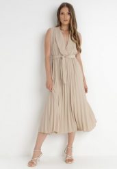 Beżowa Sukienka Ymir. Brązowe sukienki damskie Born2be, na imprezę, bez wzorów, z materiału, eleganckie, bez kołnierzyka, bez ramiączek, maxi, kopertowe. Za 69.99 zł.